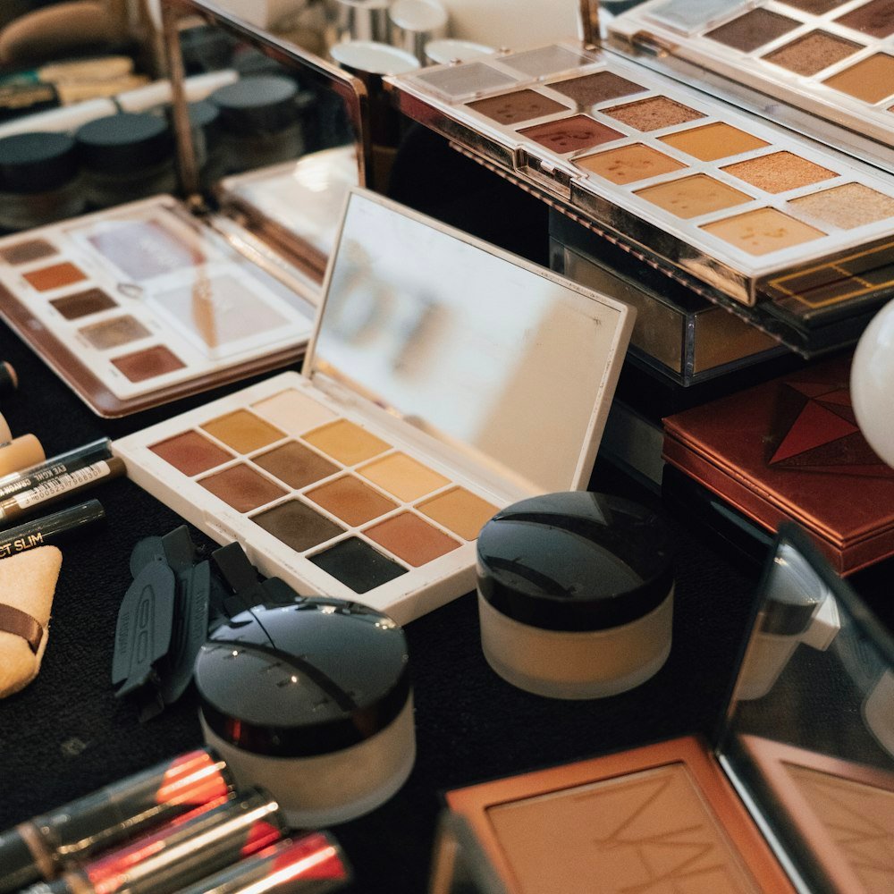 Glam Essentials Makeup Kit - Image 2
